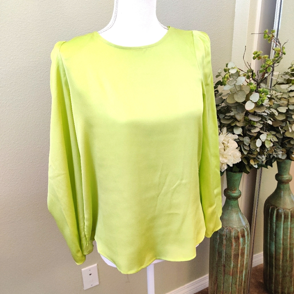 NWT Vince Camuto blouse